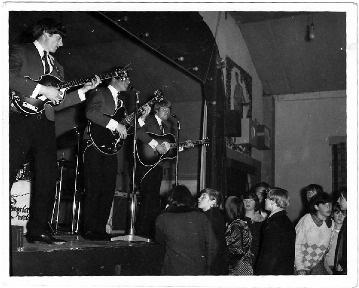 Bros Scarlett Hillside